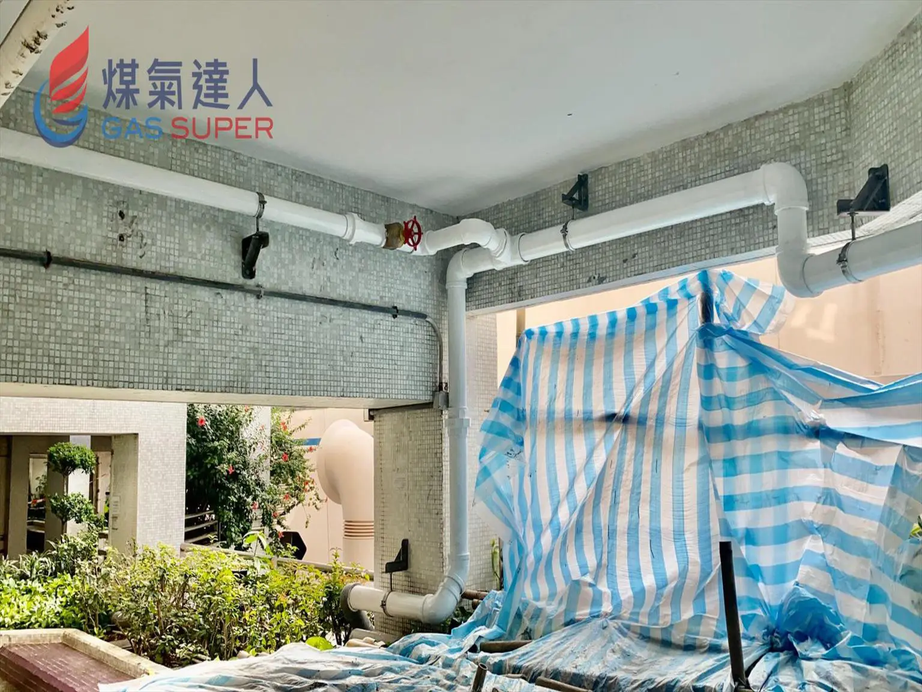 公司簡報中的屋苑公共通道喉管、園景及施工保護圍布